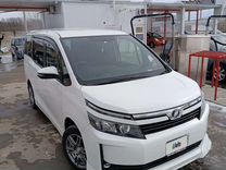 Toyota Voxy 2.0 CVT, 2014, 105 000 км, с пробегом, цена 1 950 000 руб.