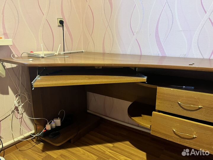 Компьютерный стол