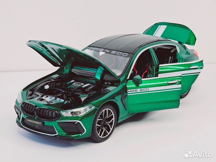 Модель машины BMW M8 зеленый 1:24
