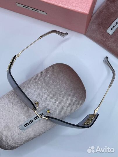 Солнцезащитные очки Miu miu