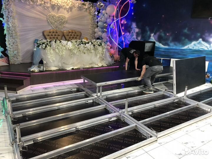 Сцена - подиум (2х1-6х4), звук, свет, спецэффекты