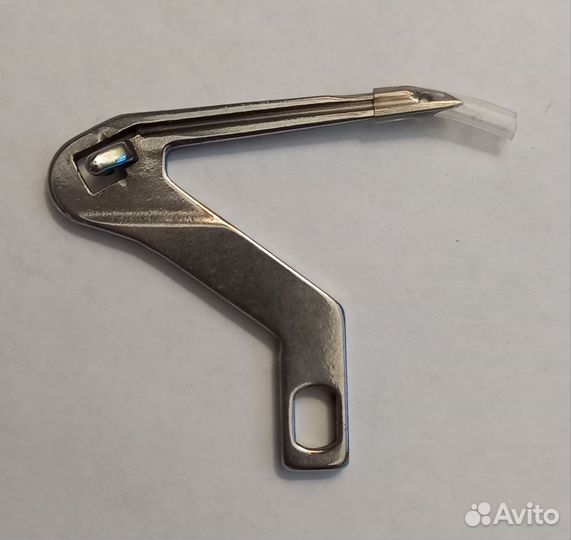 Петлитель левый для оверлока