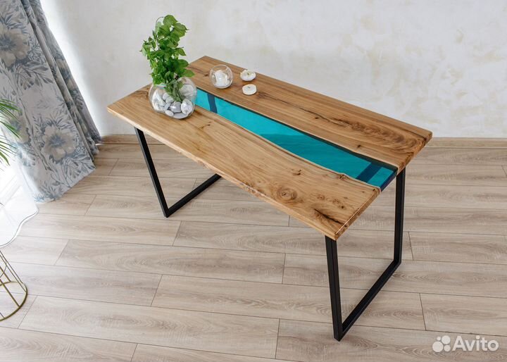 Стол из эпоксидной смолы