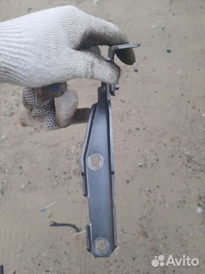 Петля капота правая на Фольксваген, Ауди B5