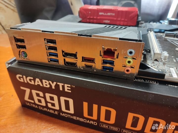 Комплект Gigabyte Z690 UD + 32гб. DDR4 Ballistix