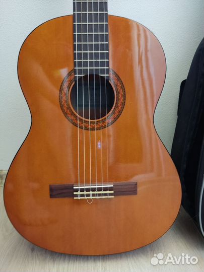 Классическая гитара Yamaha с 40