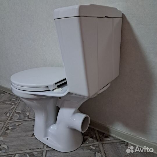 Унитаз с бачком
