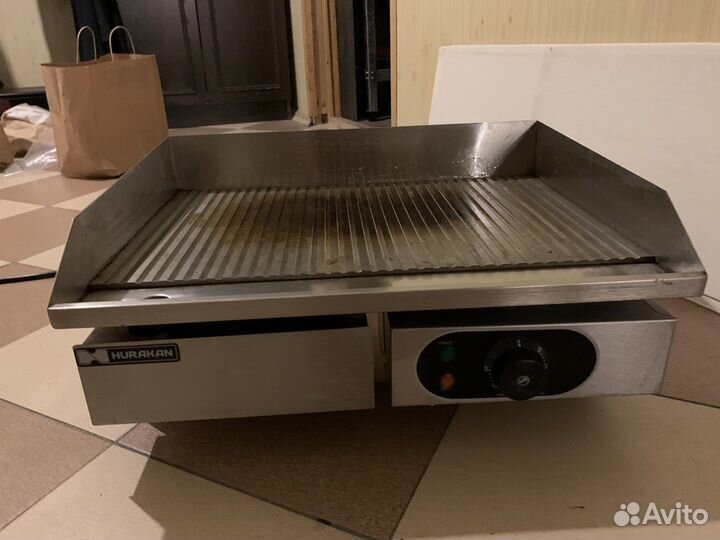 Электрогриль Hurakan, жарочная поверхность
