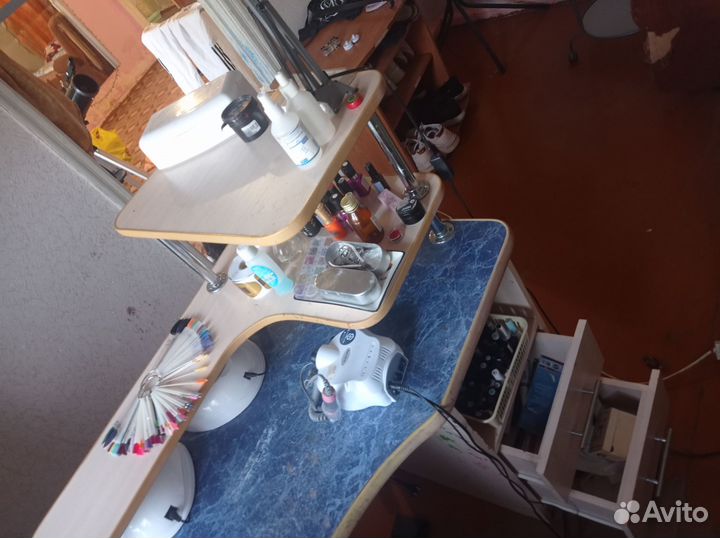 Стол маникюрный с лампой