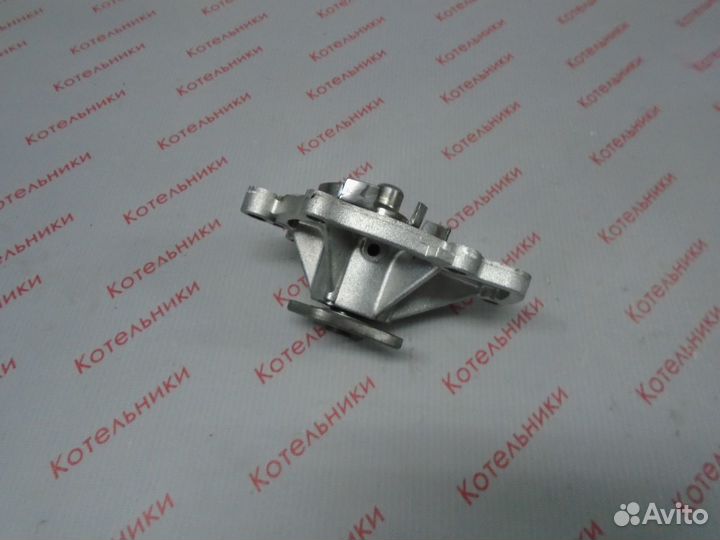 Nissan 21010-9F501 Насос водяной