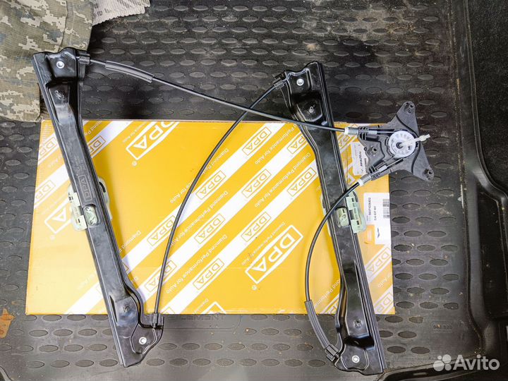 Стеклоподъемник левой двери polo