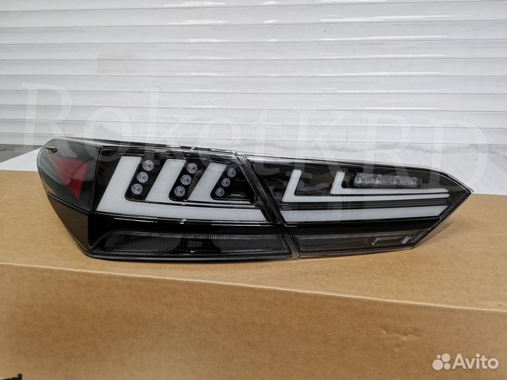 Задние фонари Toyota Camry 70 белые