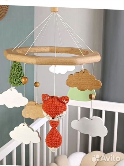 Кронштейн и мобиль в кроватку
