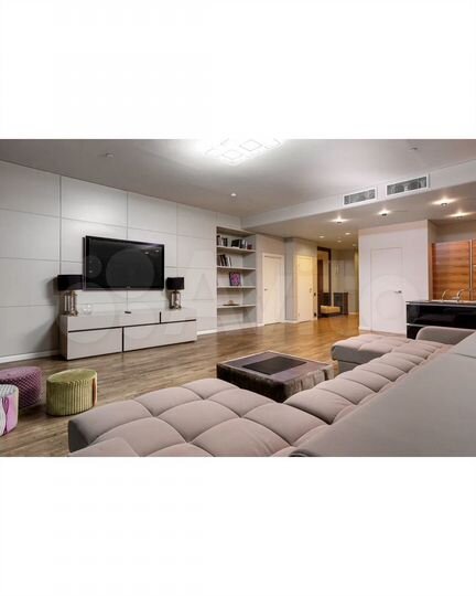 2-к. квартира, 220 м², 38/76 эт.