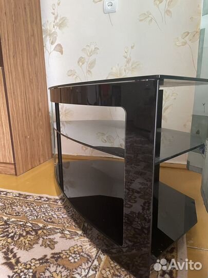 Тумба для телевизора черная из дерева и стекла