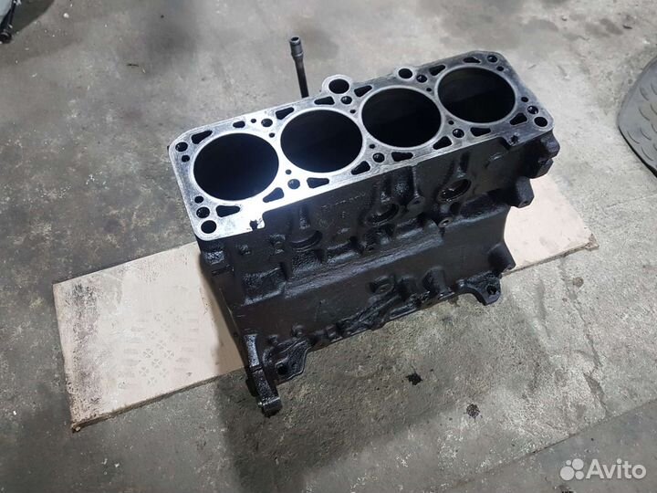 Блок двигателя Volkswagen passat b3 1.6 1f