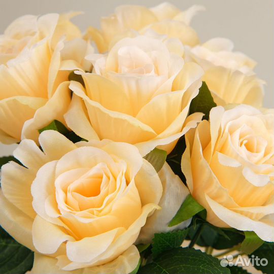 Искусственный букет цветов из 7 голов розы