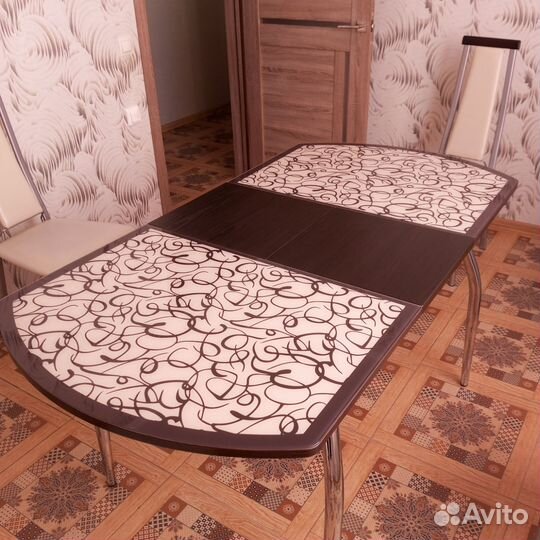 Кухонный стол и стулья