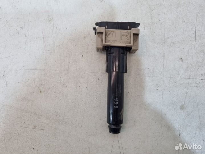 Форсунка омывателя передняя правая Toyota Land