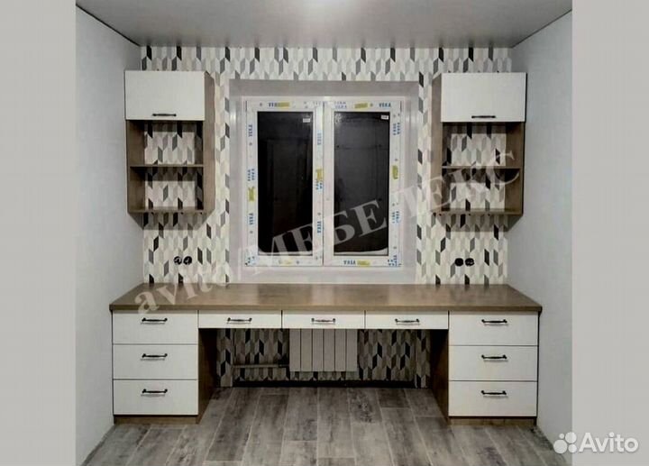 Рабочая зона у окна