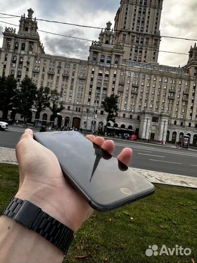 iPhone 8 Plus, 64 ГБ