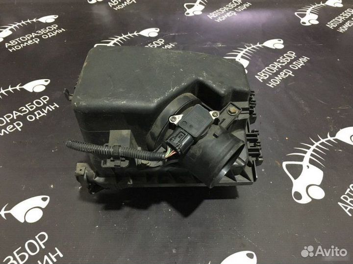 Корпус воздушного фильтра Toyota Auris 1.6L