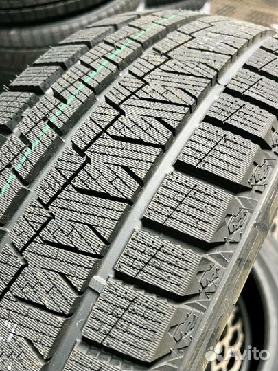 Kapsen SnowShoes AW33 245/45 R18 93H