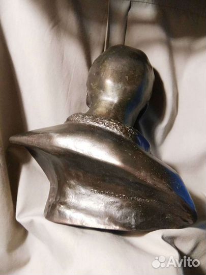 Бюсты Есенина