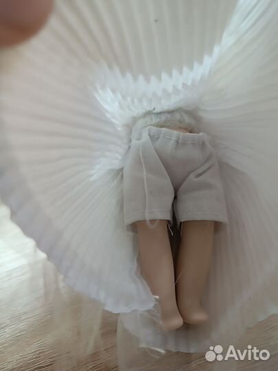 Кукла фарфоровая