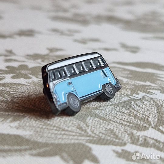 Volkswagen Bus T1 значок пин лимитированный 1/150