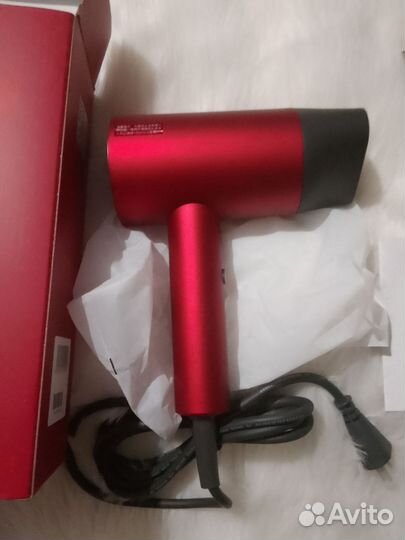 Фен новый красный