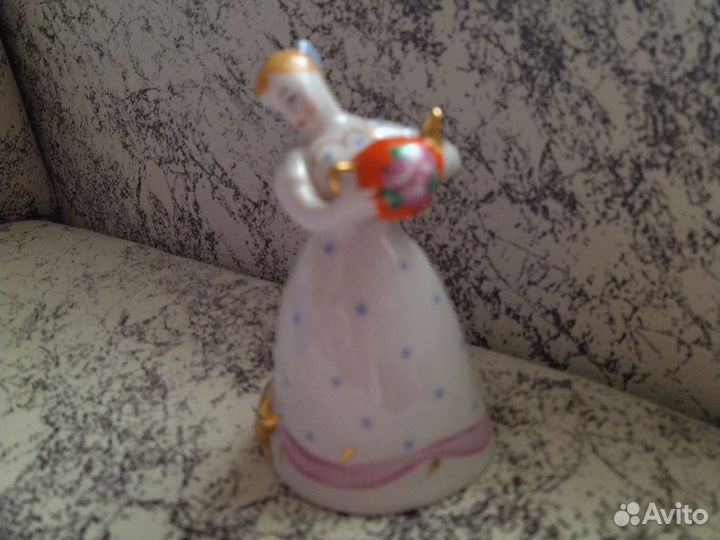 Статуэтка фарфор