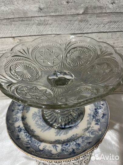 Ваза для фруктов на ножке