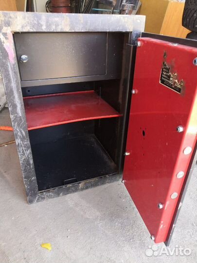 Сейф с ключами