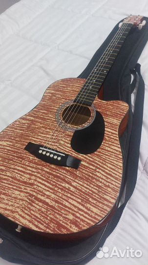 Акустическая гитара