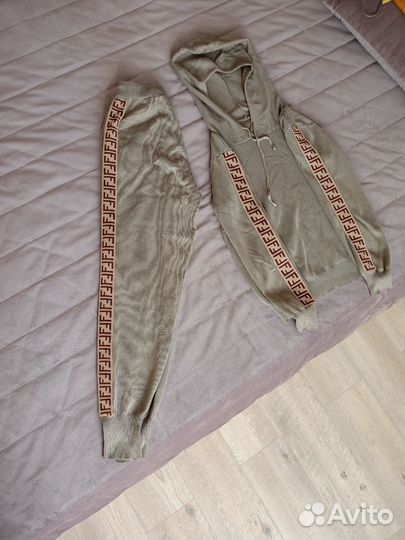 Спортивный костюм женский