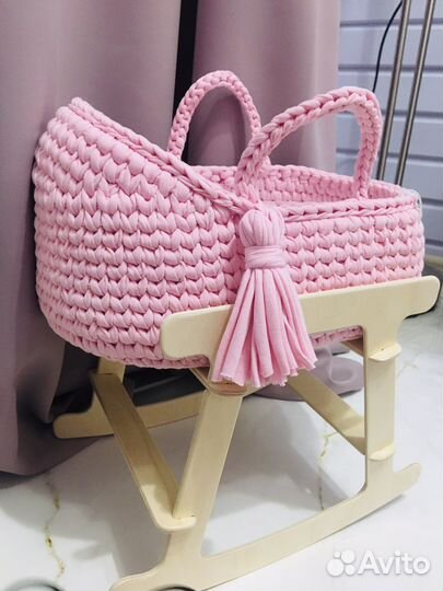 Вязаная люлька для куклы