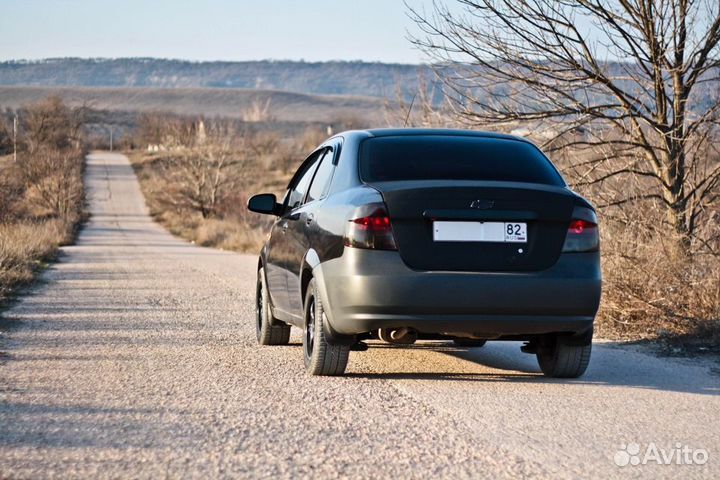 Заднее стекло на Chevrolet Aveo T200 Установка 1 ч