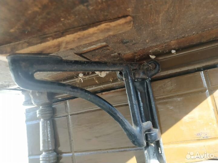 Швейная машинка Зингер ножная