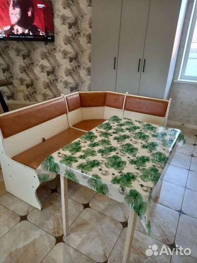Кухонный уголок со столом бу