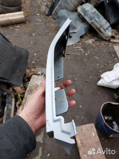 Задняя левая ресничка Ниссан Примера Р12