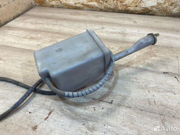 Бачок омывателя передний Kia Clarus универсал 1.8