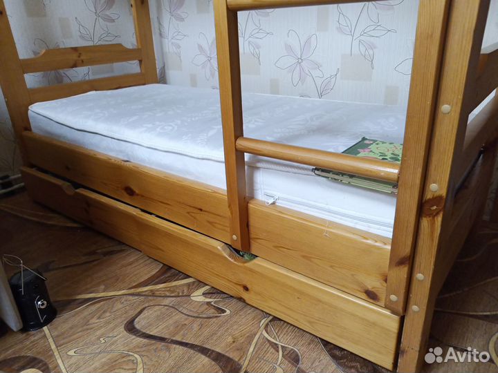 Двухъярусная кровать детская