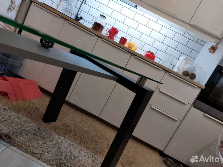 Кухонный стол стеклянный