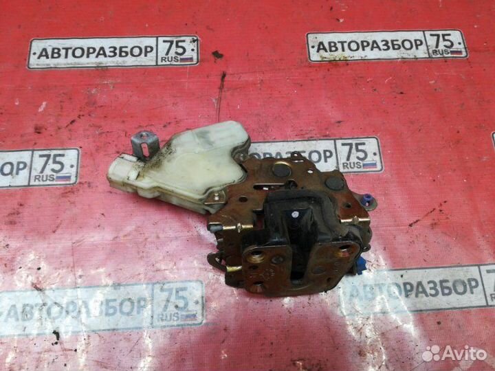 Замок двери передний правый Nissan X-Trail NT30