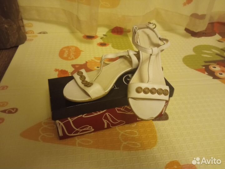 Босоножки женские