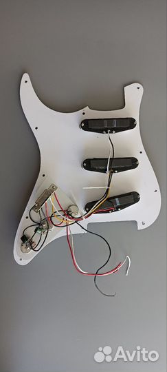 Пикгард стратокастер SSS с датчиками