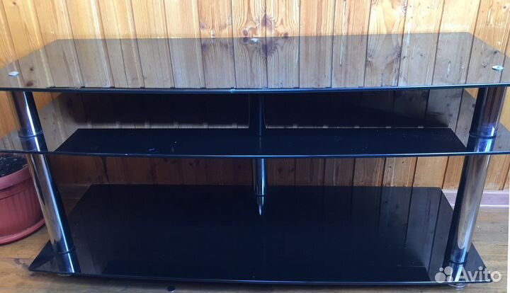 Стеклянная тумба под тв