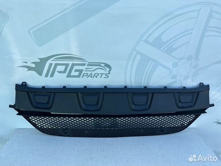 Решетка переднего бампера центральная Mercedes Glc