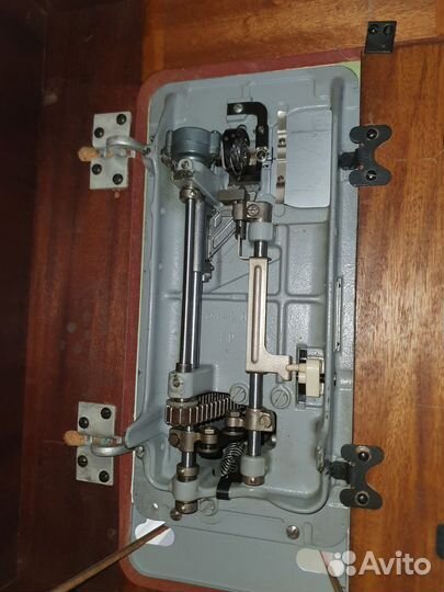 Швейная машинка Veritas Automatic в тумбе ножная